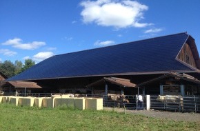 Solaire Suisse: Neues Solardach erfüllt sämtliche Anforderungen der Denkmalpflege - Solaire Suisse baut gebäudeintegriertes Solardach (BILD)