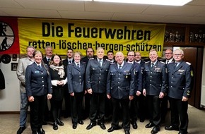 Freiwillige Feuerwehr der Stadt Bergen: FFW Bergen: Generationswechsel bei der Ortsfeuerwehr Hassel - Torsten Neidert zum neuen Ortsbrandmeister gew&auml;hlt