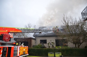 POL-STD: Einfamilienhaus in Stade durch einen Brand schwer beschädigt - Gesamtschaden ca. 400.000 Euro