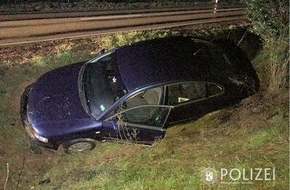 Polizeipräsidium Westpfalz: POL-PPWP: Auto im Graben - Fahrer weg