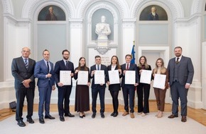 F&uuml;rstentum Liechtenstein: Feierliche Diplom&uuml;bergabe nach erfolgreich bestandener Rechtsanwaltspr&uuml;fung