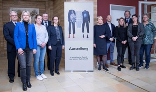 Polizeipräsidium Recklinghausen: POL-RE: Kreis Recklinghausen/Bottrop: Ausstellung "Was ich anhatte" war zu Gast im Polizeipräsidium