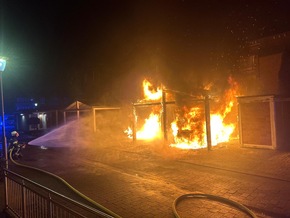 FW-WRN: Ausgedehnter Carportbrand in der Mozartstraße