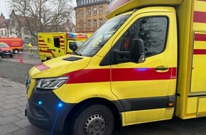 Feuerwehr Dresden: FW Dresden: Schwerer Verkehrsunfall auf der Fetscherstraße - Zwei Schwerverletzte