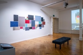 Neue Ausstellung im Textilmuseum St.Gallen eröffnet / Mode sammeln. Von T-Shirts bis Haute Couture / 24.10.25 - 25.05.26