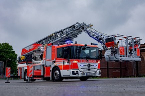 FW-GL: Feuerwehr Bergisch Gladbach stellt dritte Drehleiter in Dienst