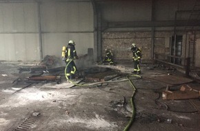 Feuerwehr Gelsenkirchen: FW-GE: Brand in leerstehender Lagerhalle