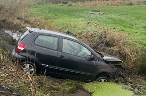 Polizeiinspektion Cuxhaven: POL-CUX: PKW landet nach Ausweichmanöver nach Wildwechsel im Bereich Steinau im Graben (Lichtbild in der Anlage)