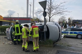 Feuerwehr Gladbeck: FW-GLA: Verkehrsunfall mit eingeschlossenen Insassen