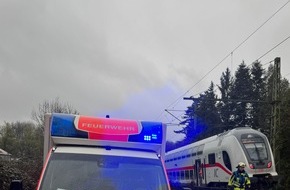 Feuerwehr Bochum: FW-BO: Kollision auf der DB Strecke Witten-Dortmund: Zug muss ger&auml;umt werden