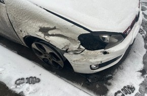 Polizeiinspektion Hameln-Pyrmont/Holzminden: POL-HM: Stark beschädigtes Fahrzeug festgestellt - Polizei sucht Unfallörtlichkeit und Geschädigte