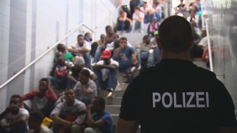 ZDF: "Is this Germany?" / ZDF.reportage über den aufreibenden Dienst der Bundespolizei im Flüchtlingseinsatz (FOTO)