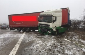 Polizeidirektion Neustadt/Weinstraße: POL-PDNW: Autobahnpolizei Ruchheim - Lkw stellt sich quer