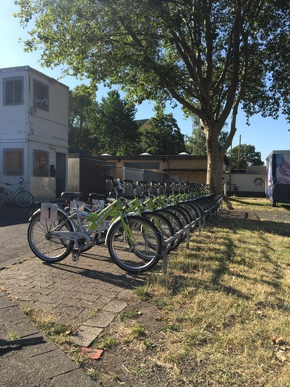 POL-D: Mit dem Rad sicher unterwegs - Präventionswoche der Düsseldorfer Polizei - Heute: Fahrradtraining mit Kindern in Rath