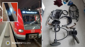Bundespolizeidirektion München: Bundespolizeidirektion München: Schrecksekunden am Hauptbahnhof: Kinderwagen rollt ins S-Bahngleis und wird überfahren