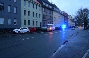 Polizeiinspektion Osnabr&uuml;ck: POL-OS: Osnabr&uuml;ck/Sch&ouml;lerberg: Teekanne w&auml;hrend der Fahrt umgefallen - Crafterfahrer besch&auml;digt ein halbes Dutzend Autos
