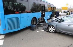 Polizeidirektion Kaiserslautern: POL-PDKL: Verkehrsunfall mit Linienbus