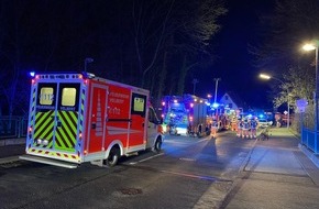 Feuerwehr Velbert: FW-Velbert: Eine Verletzte und hoher Sachschaden bei Unfall im Langenhorst
