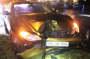 Polizei Minden-Lübbecke: POL-MI: Auto kollidiert mit Baum