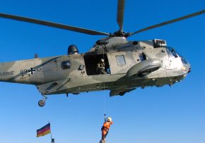 Deutsche Marine - Pressemeldung (Bericht): Nichts für Heißsporne - Marine braucht Bordmechaniker für Rettungsflüge