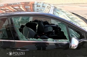 Polizeipräsidium Westpfalz: POL-PPWP: Scheibe an Auto eingeschlagen