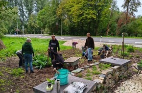TROX SE: TROX Azubi Social Day: Gemeinsam anpacken f&uuml;r mehr Artenvielfalt