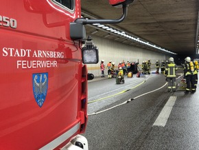 FW-AR: Schwerer Verkehrsunfall auf der BAB 46 im Tunnel Uentrop mit 3 verletzten Personen Großangelegte Rettungsübung im Tunnel der A46 bei Arnsberg