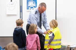 Polizeipräsidium Recklinghausen: POL-RE: Kreis Recklinghausen/ Bottrop: Für mehr Sicherheit im Straßenverkehr - Präventionsreihe "Funkeln im Dunkeln" Teil einer landesweiten Aktionswoche
