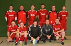 Feuerwehr Essen: FW-E: Die Mannschaft der Feuerwehr Essen hat das 17. Deutsche Hallenfußball-Meisterschaft der Berufsfeuerwehren 2012 in Düsseldorf (Ü 40) gewonnen