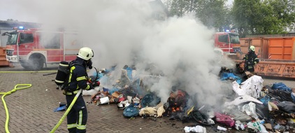 Feuerwehr Dinslaken: FW Dinslaken: Ereignisreicher Vormittag