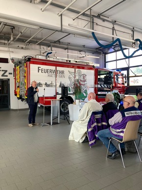 FW-EN: Feuerwehr Hattingen stellt drei neue Hilfeleistungslöschgruppenfahrzeuge in Dienst - Investition in die Sicherheit der Bevölkerung