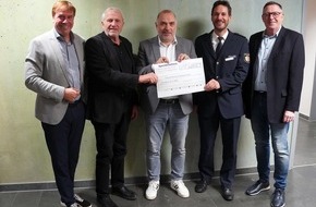 Kreispolizeibehörde Hochsauerlandkreis: POL-HSK: Gemeinsame Pressemitteilung der Stadt Arnsberg und der Polizei HSK: Benefizkonzert "The Magic of Movies" begeistert im Sauerland-Theater - Hoher Spendenerlös für die Hospiz-Stiftung Arnsberg-Sundern