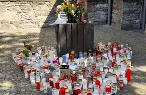 Feuerwehr Ratingen: FW Ratingen: Ort der Anteilnahme wird an die Kirche verlagert