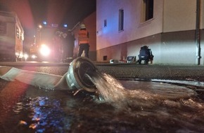 Freiwillige Feuerwehr Werne: FW-WRN: TH_1 - LZ1 - Keller unter Wasser / Einweiser steht an der Straße