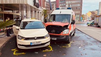 Feuerwehr Dortmund: FW-DO: Verkehrsunfall mit Krankenwagen am Dortmunder Wallring