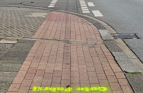 Polizeipr&auml;sidium Hamm: POL-HAM: F&uuml;r mehr Sicherheit auf dem Radweg: Polizisten als Sprayer unterwegs