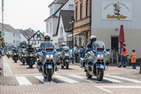 BPOL NRW: Bundespolizei feiert 14. Polizei-Biker-Gottesdienst
Gemeinsam lenken und gedenken mit 700 Motorrädern
Bundesweit einzigartiges Event