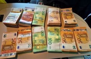 Hauptzollamt Potsdam: HZA-P: Potsdamer Zoll entdeckt über 100.000 Euro Bargeld bei einer Fahrzeugkontrolle auf der B 1 /Landespolizei Brandenburg nimmt Ermittlungen auf