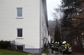 Feuerwehr Plettenberg: FW-PL: OT-Kersmecke. Brand im Keller. Rauchmelder warnen Bewohner eines Mehrfamilienwohnhauses.