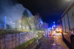 FW Porta Westfalica: 04.12.2025 - Wohnungsbrand in Eisbergen / 1 Person verstorben