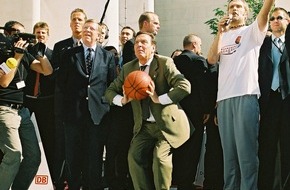 Deutsche Bahn AG: Basketball in Kanzlers Garten
