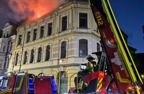 Feuerwehr Bremerhaven: FW Bremerhaven: Dachstuhlbrand im Ortsteil Klushof