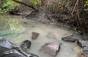 Feuerwehr Sprockhövel: FW-EN: Wasser des Sprockhöveler Bachs eingetrübt