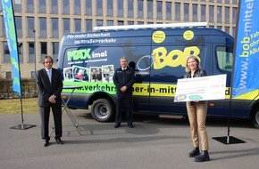Polizeipräsidium Mittelhessen - Pressestelle Gießen: POL-GI: Wichtige Verkehrspräventionsarbeit wird weiter unterstützt: Landrätin Anita Schneider übergibt 7.500 Euro an BOB & MAX