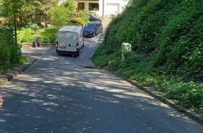 Feuerwehr Herdecke: FW-EN: Zwei Eins&auml;tze am Donnerstag: Spiegel entz&uuml;ndete Papier in Wohnhaus - Gro&szlig;es Gl&uuml;ck f&uuml;r Bewohner - Verkehrsunfall an der Mellinghausstra&szlig;e