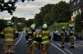 Feuerwehr Herdecke: FW-EN: Schwerer Verkehrsunfall auf der Wittbr&auml;ucker Stra&szlig;e - F&uuml;nf Verletzte bei Unfall mit drei Fahrzeugen