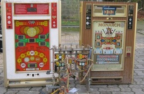 Polizeiinspektion Harburg: POL-WL: Alte Spielautomaten aufgefunden - Diebstahl oder Müllentsorgung?