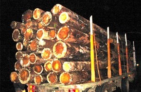 Polizeiinspektion Northeim: POL-NOM: Holztransporter mit fast 60 Tonnen