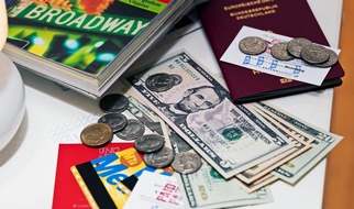 Reisebank AG: Bargeld für den Urlaub umtauschen? Neue Studie der Reisebank untersucht Tauschverhalten von Reisenden und kommt zu überraschenden Ergebnissen