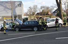 Feuerwehr Dortmund: FW-DO: Schwerer Verkehrsunfall auf der Wittbräucker Straße mit vier Verletzten